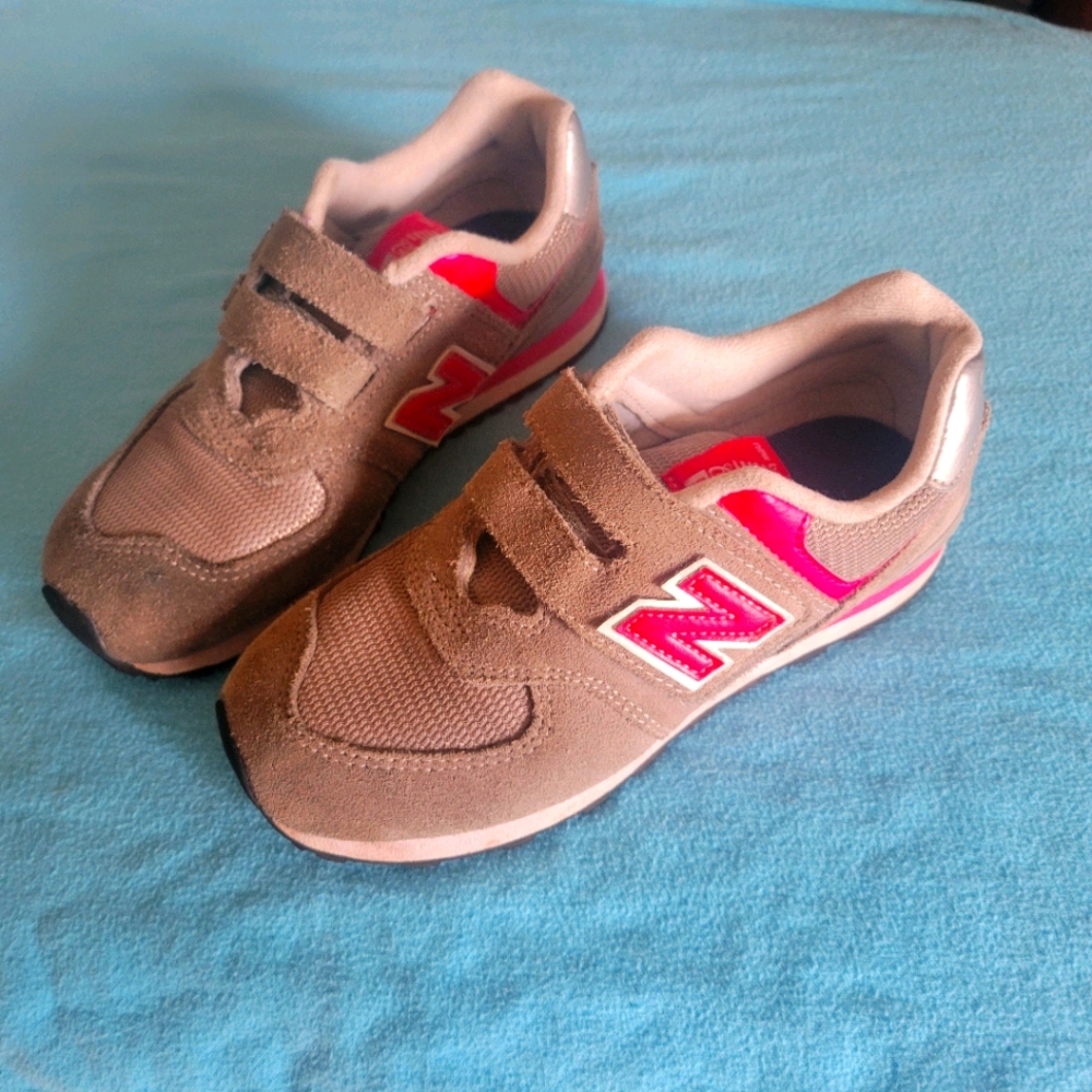 Girls New Balance 574 shoes size 1.5